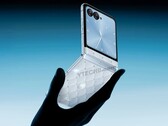 Motorola travaille apparemment sur un téléphone à clapet avec des cristaux Swarovski (Image source : Ytechb)