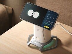 Les propriétaires peuvent surveiller l'état de charge de la station de recharge Pisen iDock tout en interagissant avec le compagnon IA dans l'application. (Source de l'image : Pisen)