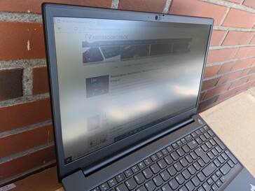 Lenovo ThinkPad E15 Gen 2 en extérieur