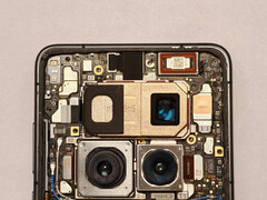 Le Vivo X300 Ultra est doté de trois caméras à l'arrière.