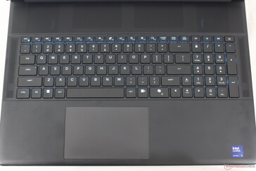 Quelques touches ont été modifiées par rapport à l'ancien Alienware m18 R2, comme le bouton Power et la nouvelle touche "Stealth mode"