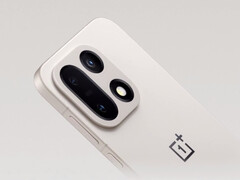 Le OnePlus 15 devrait bientôt être rejoint par un petit frère.