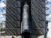 Le Ship 40 entre dans le hangar Megabay de SpaceX à Starbase près de trois mois après son lancement.