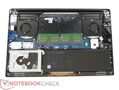 Dell XPS 15 9560, 56 Wh : un emplacement M.2 pour SSD et un emplacement SATA 2,5 pouces.