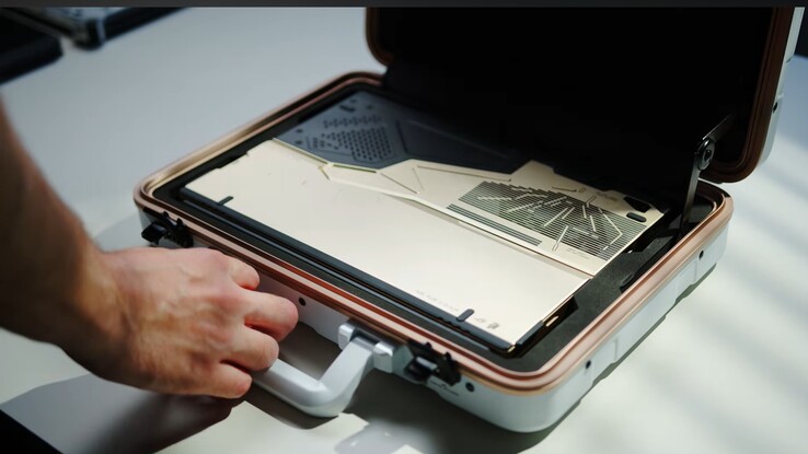 L'Asus ROG Flow Z13 KJP est livré dans un boîtier élégant.