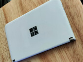 Le Surface Duo 'Cronos' partage son design avec le Surface Duo 2 (Source : eBay via Windows Central)