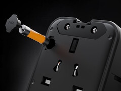 L'adaptateur de voyage intelligent Tessan Aero 70 est équipé d'un fusible de sécurité intégré.