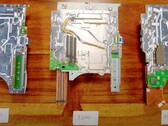 Carte mère de la PlayStation 5 modèle 1200 (au milieu) et ses prédécesseurs (Source : Austin Evans sur YouTube)