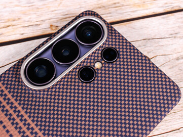 Le cadre de l'appareil photo des boîtiers Edge est recouvert d'aluminium.