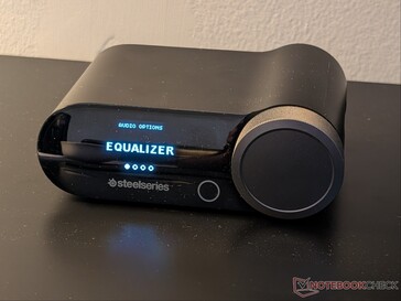 Personnalisation via GameHub, contrôlé à l'aide du bouton rotatif ou de la molette de volume situés sur le casque.