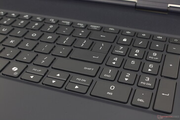Les touches Numpad et les touches fléchées sont plus petites et plus exiguës que les touches QWERTY principales