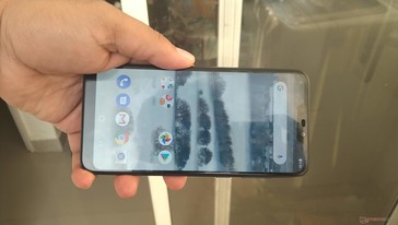 Asus Zenfone Max M2 - Ecran à l'extérieur avec luminosité automatique.
