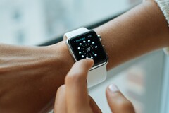 Apple livrera la Watch Series 7 ce mois-ci, mis à part les problèmes de production. (Image source : Luke Chesser)