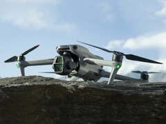 La dernière mise à jour de la série Air par DJI date d'octobre 2024. (Source de l'image : DJI)