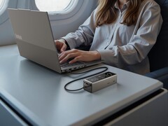 Le bloc d&#039;alimentation pour ordinateur portable de 140 W de Lenovo (photo) a été repéré sur Amazon US. (Source de l&#039;image : Lenovo)