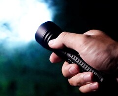 La nouvelle lampe de poche TerraBeast est équipée d&#039;un laser intégré (Source de l&#039;image : TerraBeast)