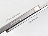 Le Vivo X Fold5 semble avoir une épaisseur d'environ 9,2 mm lorsqu'il est fermé. (Source de l'image : Vivo)