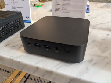 Ports du ECS Liva Z6 Plus. (Source de l'image : TechPowerUp)