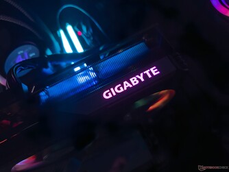 Logo Gigabyte RGB sur le dessus