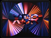 Ce n'est que le mois dernier que Apple a présenté un écran mini-LED sur l'iPad Pro de 12,9 pouces. (Image : Apple)