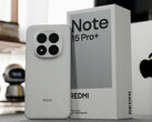 Le Redmi Note 15 Pro Plus dans sa finition Cedar White avec son emballage de vente. (Source de l'image : DSP-Charles)