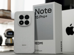 Le Redmi Note 15 Pro Plus dans sa finition Cedar White avec son emballage de vente. (Source de l'image : DSP-Charles)