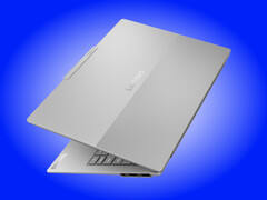 Le ThinkBook 14x est plus léger que la plupart des ordinateurs portables, avec un poids officiel de 990 g, batterie de 54,7 Wh comprise.