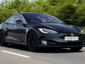 Cette Tesla au kilométrage élevé est toujours équipée de sa batterie et de son moteur d'origine (Image source : Autotrader/YT)