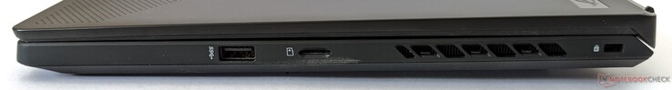 Côté droit : Un port USB-A 3.2 Gen 1, un lecteur de carte microSD, une fente de sécurité Kensington