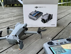 Le Mini 5 Pro devrait se situer dans la même catégorie de poids que son prédécesseur. (Source de l&#039;image : via KietN7650)