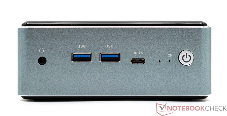 Façade : prise audio 3,5 mm (sortie ligne + entrée micro), 2x USB 3.2, 1x USB-C (3.2 Gen 2 + DisplayPort 1.4), mise sous tension