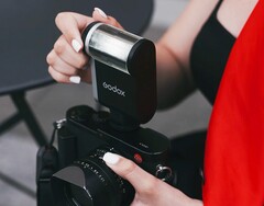 Le Godox iA32 est également compatible avec les appareils photo Leica. (Source de l'image : Godox)