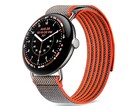 La montre est dotée d’un boîtier de 45 mm en « Satin Pyrite » et d’un bracelet « Performance Loop » de couleur « Rye » doté d’un revêtement hydrofuge.