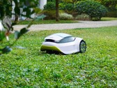La tondeuse robot HYgreen GOMOW sera disponible en pré-commande en juillet. (Source : HYgreen)