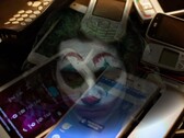 Le logiciel malveillant Joker peut obtenir des informations sur la gestion des SMS, ce qui conduit à des inscriptions indésirables à des abonnements SMS premium. (Image source : Unsplash - édité)