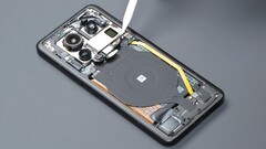 Le premier démontage du Xiaomi 14 Ultra fournit également quelques tests d'appareil photo et des résultats de mesure du matériel phare. (Image : WekiHome)