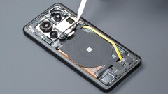 Le premier démontage du Xiaomi 14 Ultra fournit également quelques tests d&#039;appareil photo et des résultats de mesure du matériel phare. (Image : WekiHome)