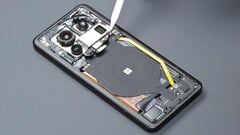 Le premier démontage du Xiaomi 14 Ultra fournit également quelques tests d&#039;appareil photo et des résultats de mesure du matériel phare. (Image : WekiHome)