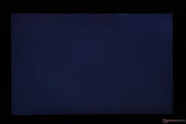 Légère décoloration inégale du rétroéclairage sur le bord supérieur