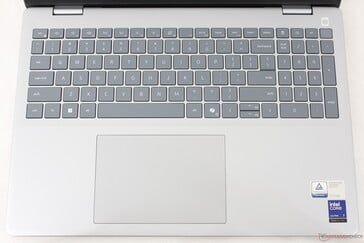 Clavier similaire à celui de l'Inspiron 16 Plus, mais avec pavé numérique intégré