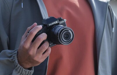 Le style rétro et les commandes tactiles du Fujifilm X-S20 sont des caractéristiques sous-estimées qui pourraient séduire les photographes qui aiment ce genre de choses. (Source de l'image : Fujifilm)