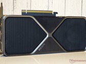 Les 24 Go de VRAM de la RTX 5090 mobile pourraient l'aider à surpasser la RTX 5070 de bureau à des résolutions et des paramètres graphiques plus élevés (Image source : Notebookcheck)