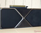 Les 24 Go de VRAM de la RTX 5090 mobile pourraient l'aider à surpasser la RTX 5070 de bureau à des résolutions et des paramètres graphiques plus élevés (Image source : Notebookcheck)