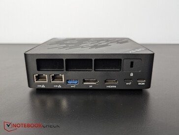 Arrière : Ethernet 2,5G double, USB-A 3.2 Gen2, DP 1.4, HDMI 2.1, USB-C 3.2 Gen2x2, Kensington