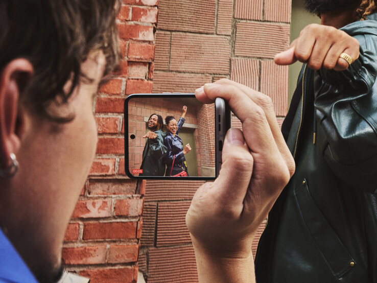 Motorola a préinstallé Android 16 sur le Razr 70.