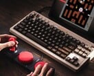 8BitDo inclut ses Dual Super Buttons et Super Stick dans les commandes de l'édition C64. (Source de l'image : 8BitDo)