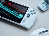 La nouvelle mise à jour Adrenalin Edition d'AMD pourrait apporter des améliorations substantielles en termes d'autonomie de batterie aux ordinateurs de poche de jeu tels que le ROG Ally, illustré. (Source de l'image : Notebookcheck)