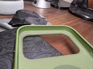 L'étui TechWoven de Apple. (Source de l'image : u/Jman42023)