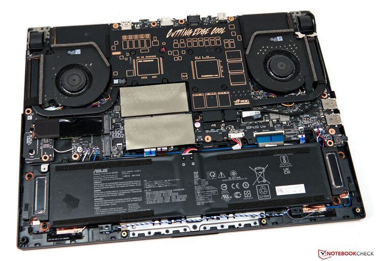 L'Asus ROG Strix G15 G513QY sans le couvercle inférieur