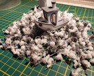 Le Benchy flotte sur les déchets plastiques